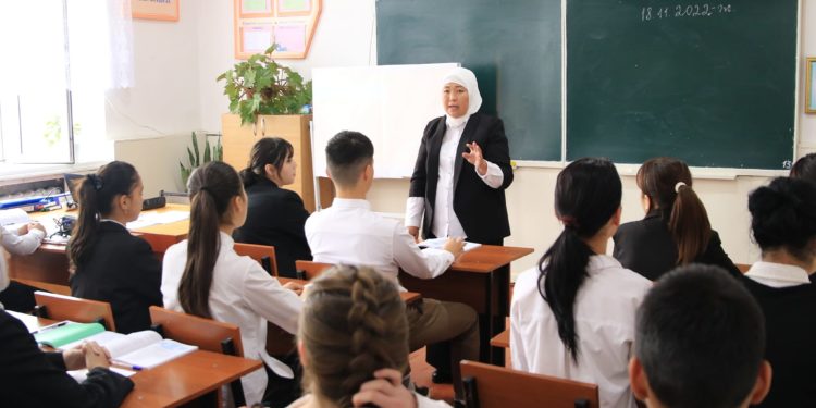 Быйыл киргизилген «Диндердин өнүгүү тарыхы» сабагы 9-класстарга эки чейрек окутулуп жатат