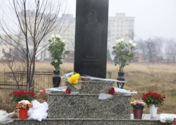 Кыргыз Эл артисти Жамал Сейдакматованын эстелиги орнотулду (сүрөт)