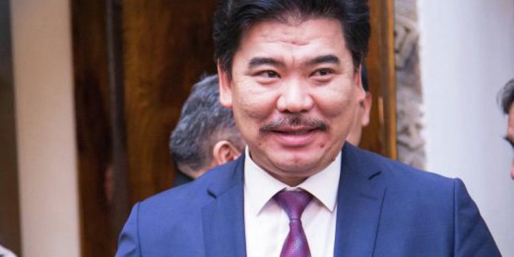 Министр Максүтов «спорт кандай түрлөргө бөлүнөт» деген суроого жооп бере албай койду