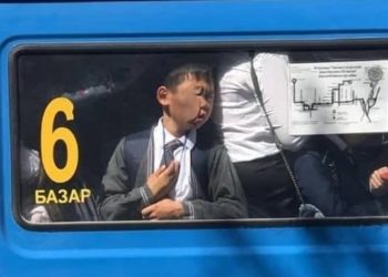 Депутат Маматалиев Бишкектеги жол тыгын окуучулардан улам болорун айтты