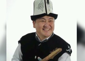 Элмирбек Иманалиевдин ыр китеби казак тилине которулуп, бет ачары Алматыда болду