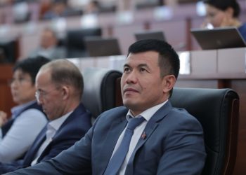 Өмүрбек Бакиров иш бөлмөсүнөн чыгарылышы тууралуу: «Мен муну трагедия кылгым келбейт»