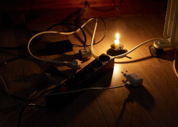 «Өлкө боюнча жарык үзгүлтүккө учурабашы керек». Мындай талапты башкы электрик кол алдындагыларга койду