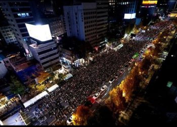 Сеулдагы тыгын. Түштүк Кореяда 60 миң адамдын катышуусунда митинг өттү