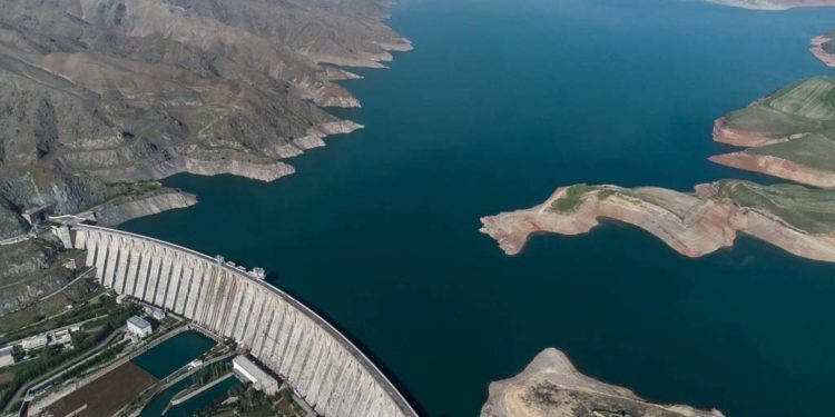 Өзбекстан Кемпир-Абадды эс алуу жайына айландырганы жатабы? Ташиевдин жообу