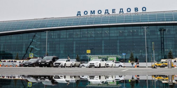 Орусиядагы аэропортто тапанча менен Кыргыз жарандарынын 4 миллион долларын уурдап кетишти