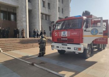 «Жабыркагандар жок». ӨКМ Жогорку Кеңештеги өрт тууралуу маалымат берди