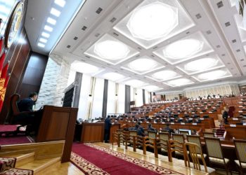 Кемпир-Абадды биргелешип башкаруу тууралуу макулдашууга кайсы депутат кандай добуш берди? (видео)