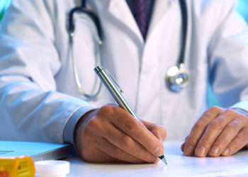 Бишкектеги үй-бүлөлүк медицина борборлору бейтаптарды дем алыш күндөрү дагы кабыл алууда. Иштөө графиги