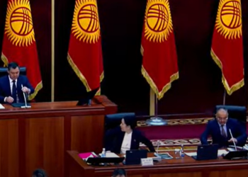 Жогорку Кеңештин жыйынына Садыр Жапаров келди