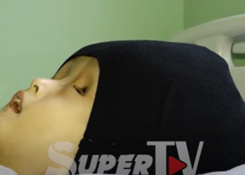 «Күйөөм менен 2 жыл мурда ажырашкам. Азыр бизге каралашпайт» дейт чанда кезикчү ооруга чалдыккан баланын апасы