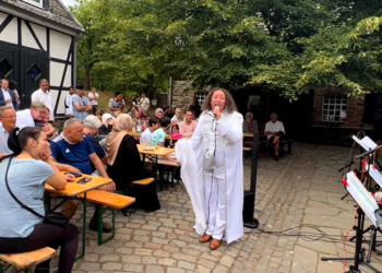 Мерген Турган Германияда ырдаган видеосу менен бөлүштү