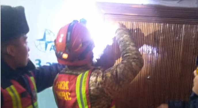 Бишкекте эшиги ачылбай калган батирден эркек кишинин жансыз денеси табылды