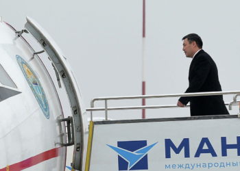 Садыр Жапаров Арменияга учуп кетти. Аны коштоп кеткендердин тизмеси