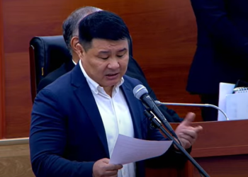 Депутат Бакировдун иш бөлмөсүнөн чыгарылышы. Икрамов жооптууну кызматтан алууга сунуш берди