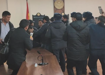 Болот Темиров: «Бакировду кабинетинен, мени өлкөдөн кууп чыгышты»