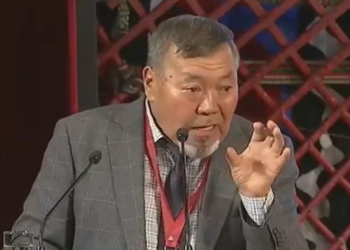 Ушундай учурашууну уккан белеңиз? Элдик курултайда Таластын тургуну баарын күлдүрдү (видео)