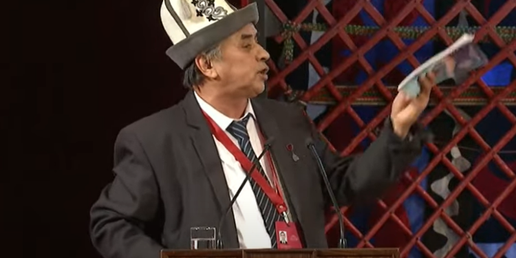 Элдик курултайга келген Баткендин тургуну чек ара маселесин козгоду