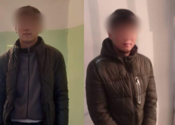 Ошто жарандын аялы, карындашы менен чогуу сабалышы. Шектүү бир туугандардын бөгөт чарасы каралды