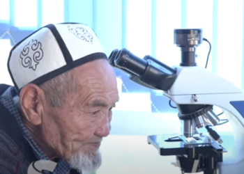 «Жатаканасы да бекер». 85 жашында студент болгон Мамат Кулматов бекер окумай болду