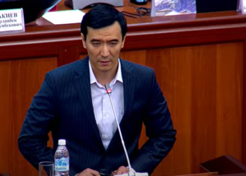 «Кемпир-Абад себеп болду». Медер Алиев Конституциялык мыйзамдар боюнча парламенттик комитеттин төрагалыгынан кетти