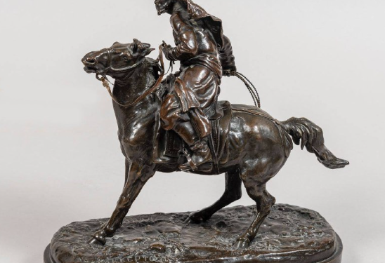 Москвада 800 миң рулга бааланган ат минген кыргыздын статуэткасы уурдалды