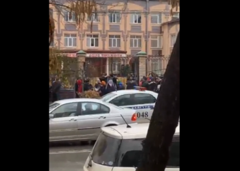 Бишкектеги №67 мектепте эвакуация жүрүп жатат. Мэрия маалымат берди