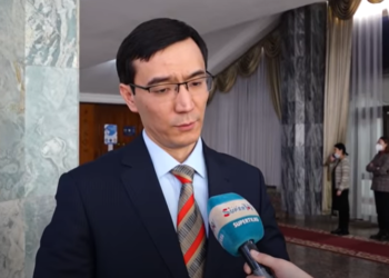 Комитет төрагалыгынан кеткен Медер Алиев Кемпир-Абад боюнча кандай добуш берген?