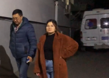 «Кош бойлуу». Журналист Санрабия Сатыбалдиева түнү кармалып, камакка алынды (видео)