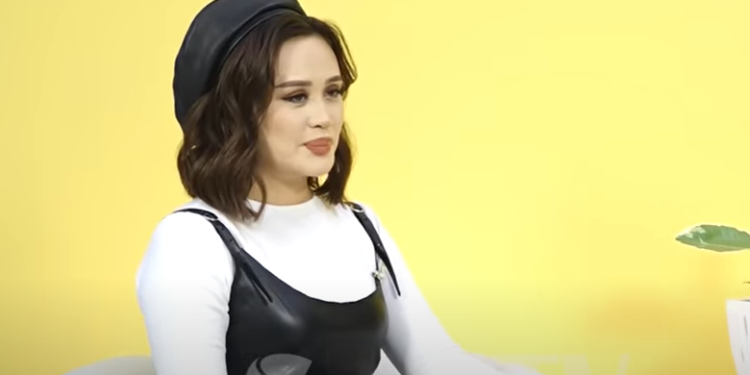 Асел Кадырбекова: «Кызымды үйгө таштап кетсем, өзүмдү күнөөлүү сезе берем»