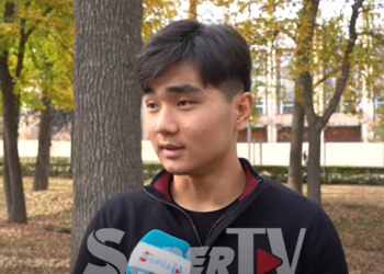 Сөздөрдү заматта тескерисинен сүйлөгөн жигит: «Мындай талант үйдөгүлөрдөн менде эле бар»