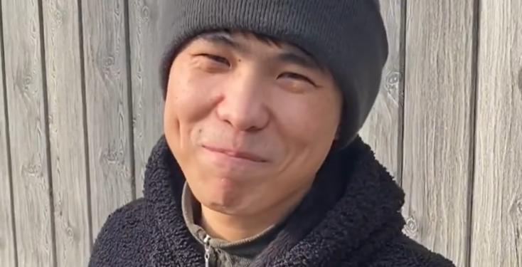 Шоумен Медер Камчыбеков: «Кошунанын жөжөлөрүн өлтүрүп, апамдан аябай катуу таяк жегем»