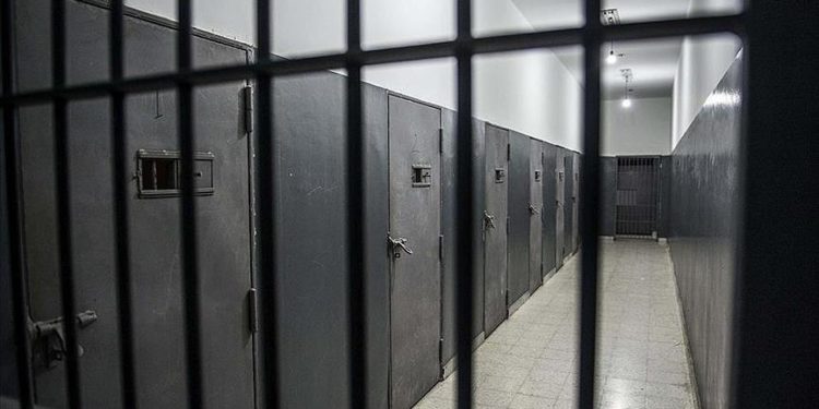 «Сот залынан бошотулган». ЖАК 1600 сом үчүн СИЗОдо отурган кыз тууралуу маалымат берди
