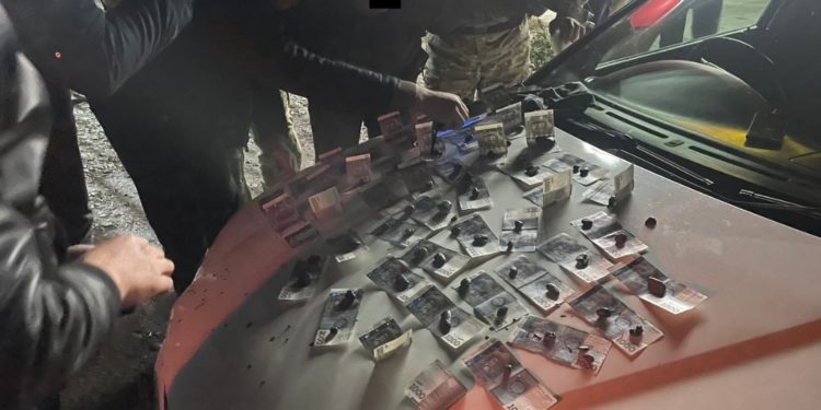 «120 миң сом талап кылышкан». Кара-Кулжа РИИБдин 2 кызматкери кармалды