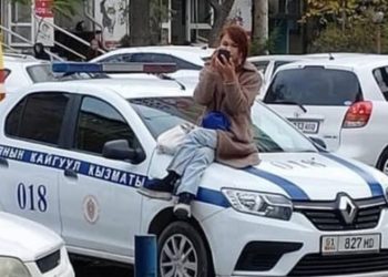 Милициянын унаасынын үстүнө отуруп, жосунсуз жорук кылган жигит изделет