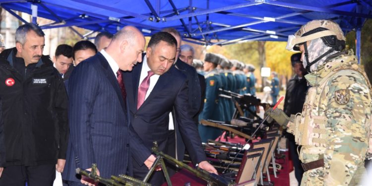 Кыргызстан менен Түркиянын ички иштер министрлери жолукту. Сүйлөшүүдө эмнелер айтылды?