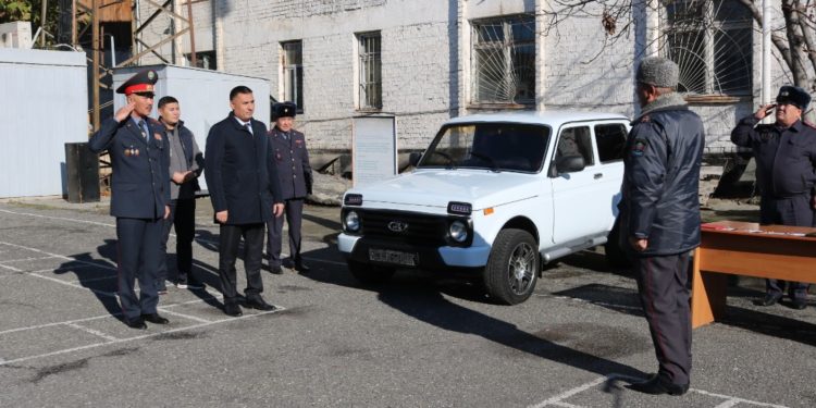 Шайырбек Ташиев Тогуз-Торо милициясына унаа белек кылды (сүрөт)