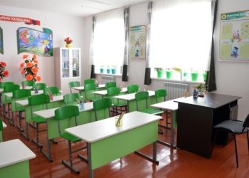 Бишкектин бардык мектептеринде бүгүн жана эртеңкиге окуу токтотулду