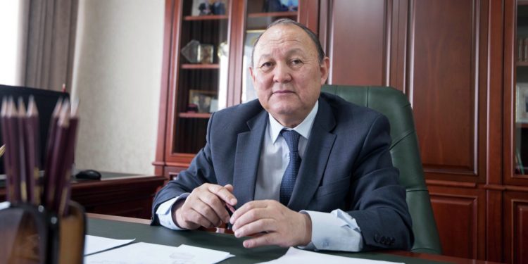 Депутат Сатыбалдиев Бишкектин мэрине ишеним көрсөтпөөнү сунуштады. Мэр депутаттын жеке таарынычы бар экенин айтты