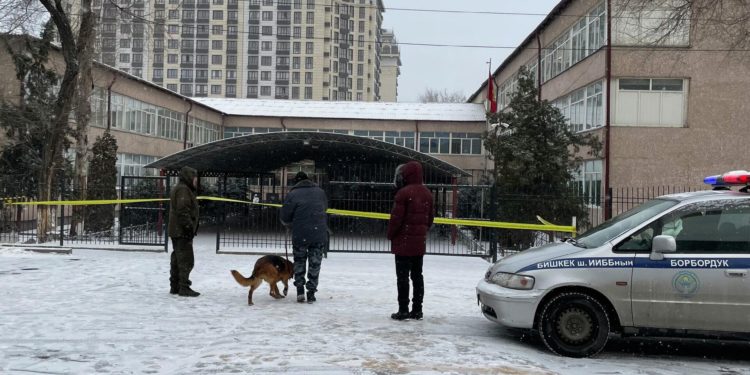 Бишкек милициясы: Шаардагы мектептерде бомба коюлганы тууралуу маалыматтар калп