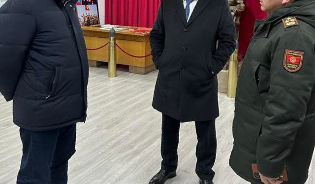 Садыр Жапаров Аскер институтун күтүүсүз текшерүүгө алды