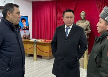 Садыр Жапаров Аскер институтун күтүүсүз текшерүүгө алды