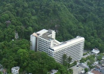 Пеле досу курган дүйнөдөгү эң чоң тик көрүстөнгө коюлат