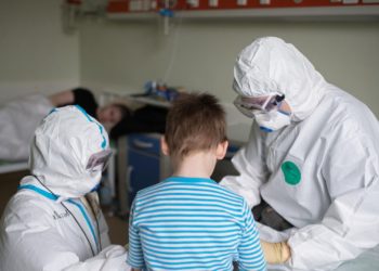 Балаңыз коронавирус менен ооруп калса, эмне кылышыңыз керек? Штабдан кеңеш