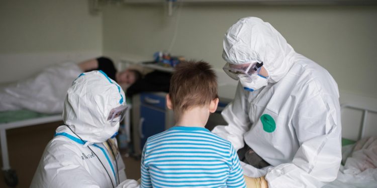 Балаңыз коронавирус менен ооруп калса, эмне кылышыңыз керек? Штабдан кеңеш