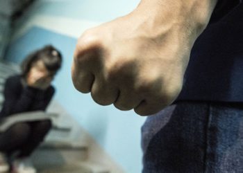 Зордук-зомбулукка кабылган аялга кандай колдоо көрсөтүү керек? Кризистик борбордон кеңеш