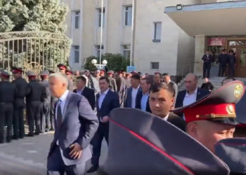 Президент Кемпир-Абад боюнча: «Биздин бир кемчилигибиз жабык эшик артында карап келгенибиз болуптур»