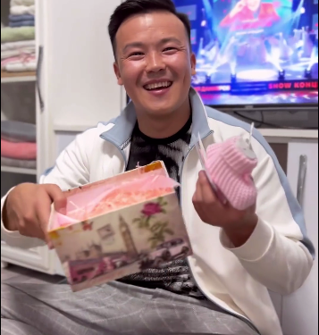 «Туулган күнүнө сюрприз жасадым». Ырчы Мурадил Данияров жакында ата болот (видео)