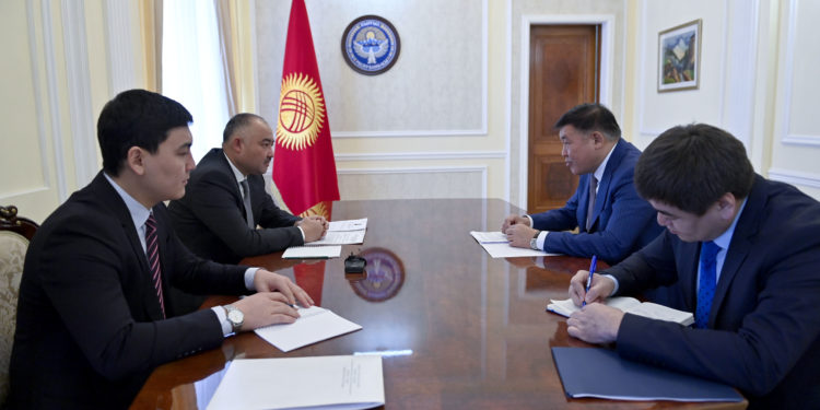 Төрага Нурланбек Шакиев Казакстандын Кыргызстандагы элчисин кабыл алды