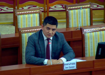 Депутат Эмил Жамгырчиев атасынын оорусуна байланыштуу эмгек өргүүгө чыкканы маалым болду